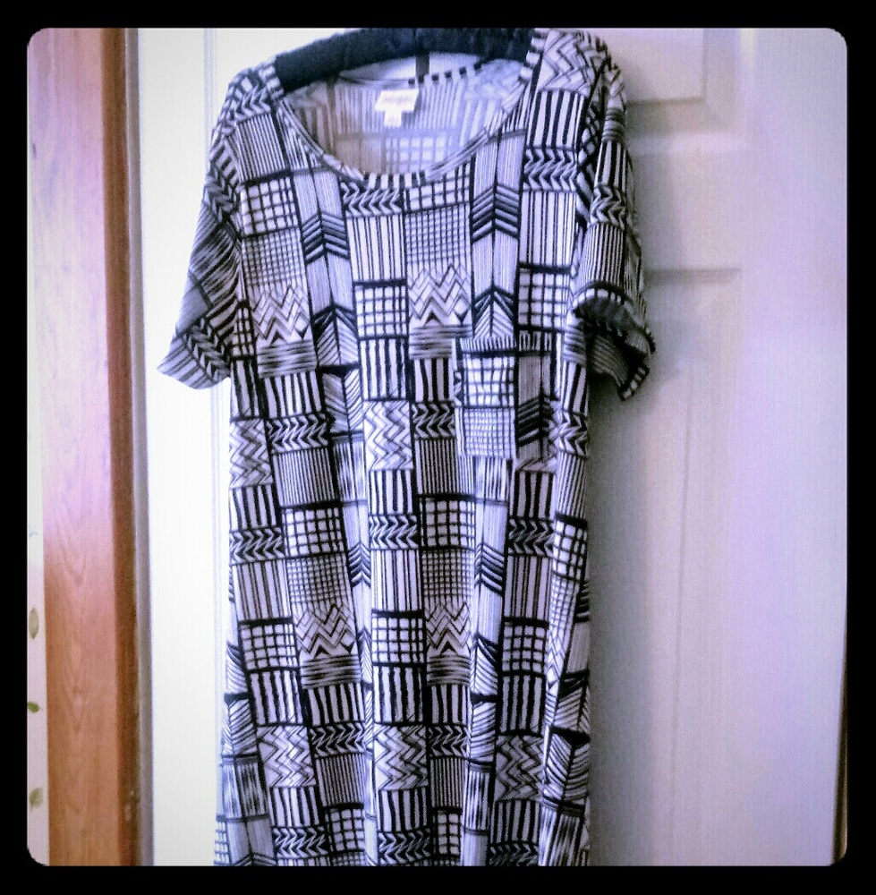 Lularoe NWOT Black & White Carly Dress